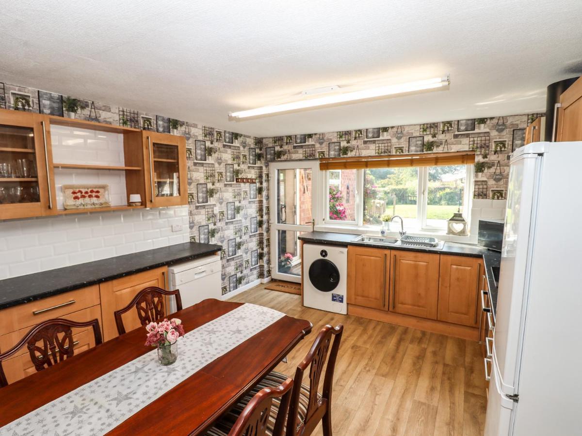 Villa 8 Heatons Bridge Road Ormskirk Esterno foto